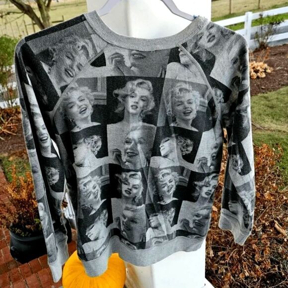 Marilyn Monroe reversible sweatshirt. Preloved vintage. Xs. - Picture 5 of 12